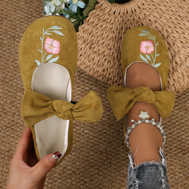 Christel™ - broderte flate sko